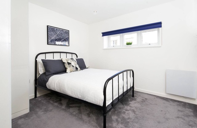 2 BR Flat in SE14 | Near New Cross Station | South London