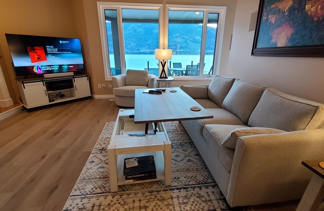 2 BR Lakefront suite on Okanagan Lake With Private deck, dock, boat lift.
