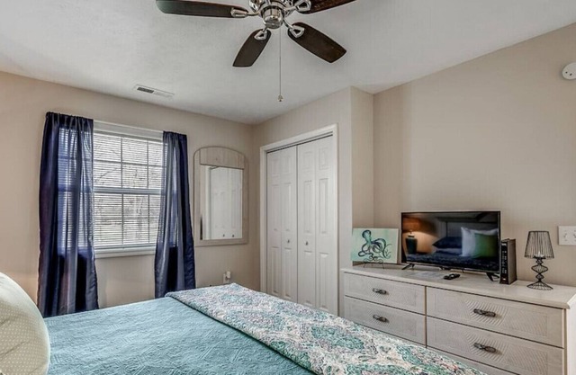 *2 BR Retreat on the GOLF COURSE*King Ensuite*Pool*C3F