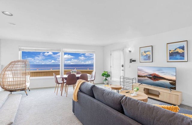 2 BR Unit w/Mesmerizing Water View @Oak Harbor