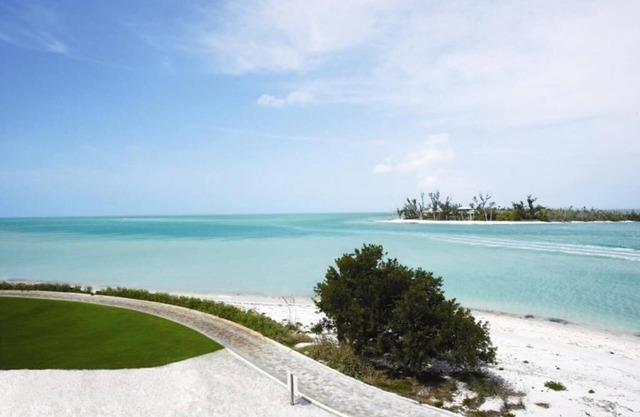 2 Bright One Bedroom Bayside Villas with Direct Beach Access & Fishing Fun