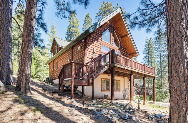 2 Cabins: Group & Family Getaway in Arnold!
