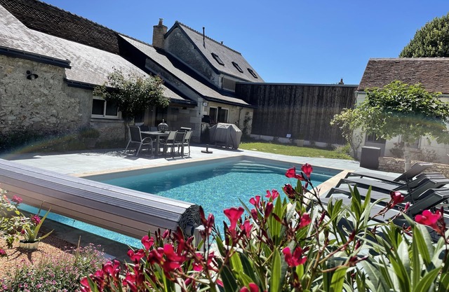2 character gîtes, swimming pool, Châteaux de la Loire, 6 bedrooms 4SDBWC, 12 pers.