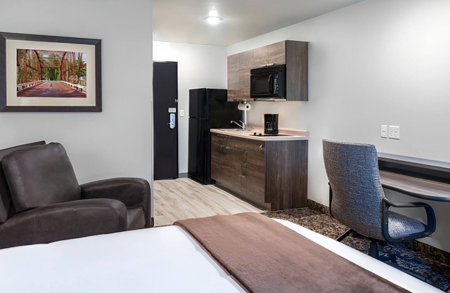 2 Clean Rooms with All the Essentials You Need Near Dahlgren Heritage Museum