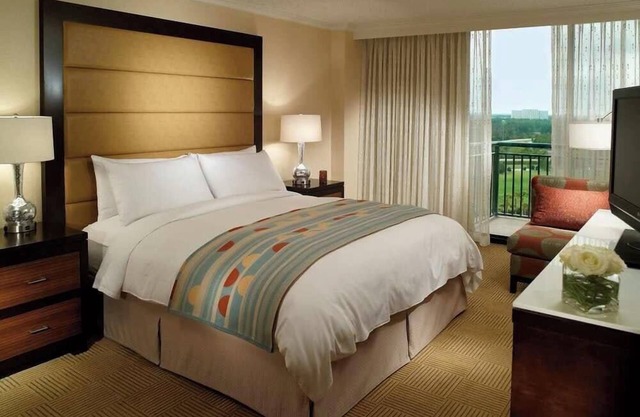 2 Connecting Suites at a 4⭐️ Hotel