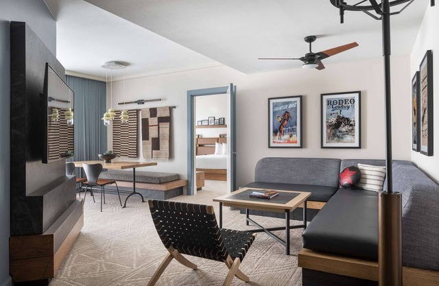 2 Connecting Suites at a 4⭐️ Hotel