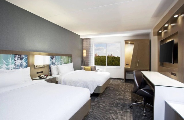 2 Cozy Suites w/Pool Access & Helpful Staff – Ideal for Family Stays Near Parks