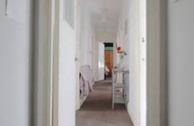 2 Double rooms in spacious flat right next to the sea for some summer fun!