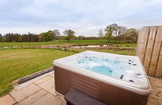 2 Eden Cottage - sleeps 8 guests in 3 bedrooms