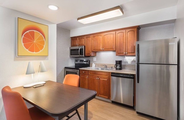 2 Family-Friendly Full Apartments w/Cozy Fireplace and Full Kitchen - Parking