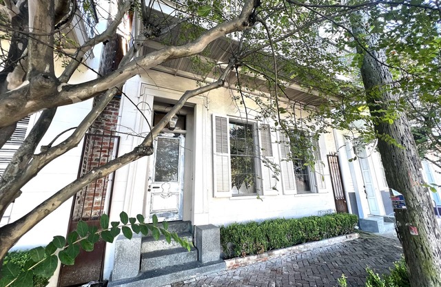 2 Floor 1855 Lower Garden District Townhouse with Balcony