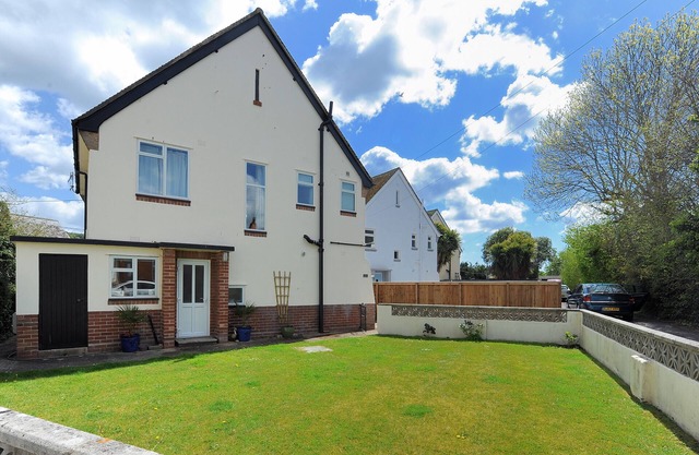 2 GRANGE VILLAS, pet friendly, country holiday cottage in Charmouth