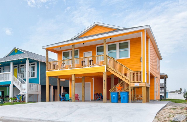 2 Homes- Perfect location for large families or groups. Pool, Walk to BEACH