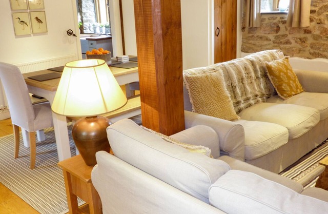 2 HUXTABLES, pet friendly, character holiday cottage in North Molton