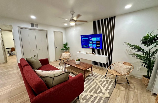 2 king beds -2nd fl walk 2 beach apt3