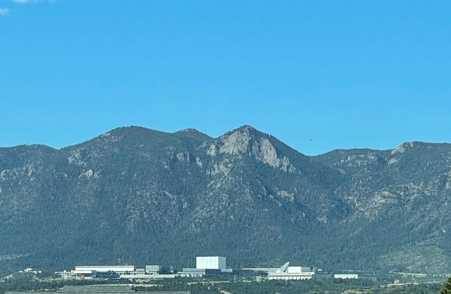 2 KING Tmprpedc Beds 2.6mi to USAFA @ Northgate Gleneagle/36" drs/PRIVATE Entry