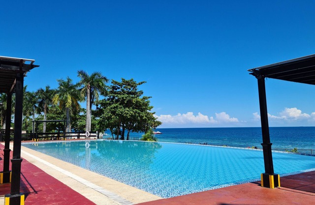 2 Lux. 2BR-condos next door total 4BR - B-2 pools - beach amazing seaviews