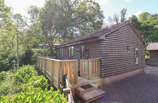 2 MANLEIGH PARK, pet friendly, with a garden in Combe Martin
