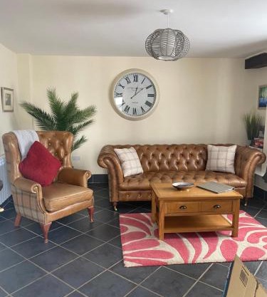 2 Mews Cottages - Town Centre Location