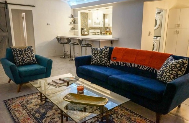 2 mi from Festivals, 2 Cozy King Beds, Wifi, Full Kitchen & Washer/Dryer!