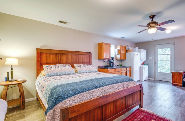 2 Mi to 7f Lodge & Events: Rural Retreat!