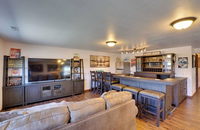2 Mi to Downtown Sturgis: Quiet Ranch Home w/View