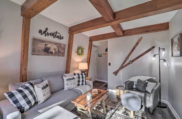 2 Mi to Dtwn: Banner Elk Mtn Townhome w/Deck!