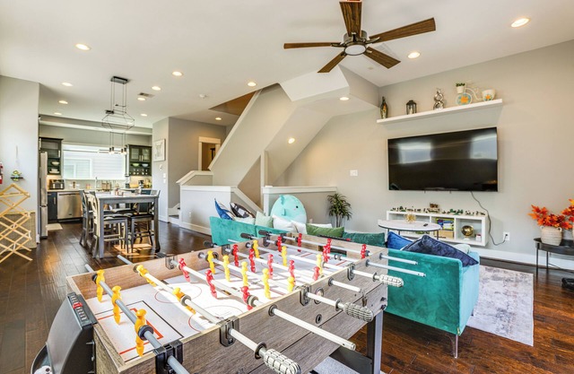 2 Mi to Dtwn: Modern Houston Home w/Private Patio