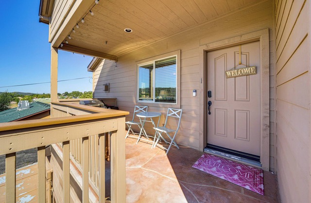 2 Mi to Lake: Apt w/Balcony in Payson!