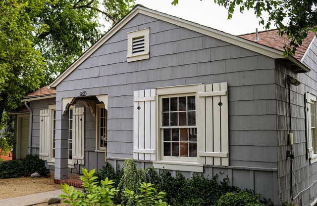2 MILES FROM DOWNTOWN RENO, THIS OLD SOUTHWEST COTTAGE HOSTS UP TO 5 PEOPLE