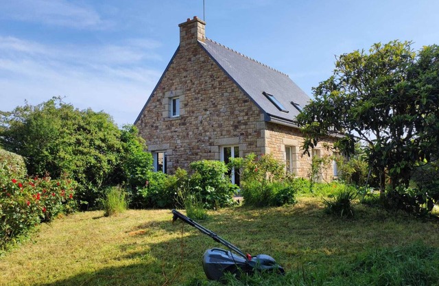 2 minutes from the beaches.