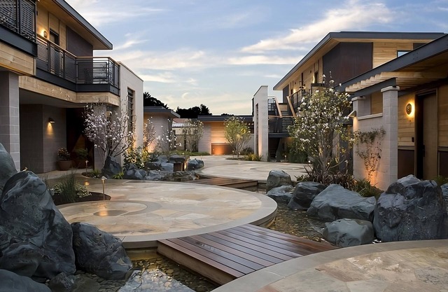2 Modern Relaxing Units! Rooftop Pool! Minutes to Napa Valley Balloons!