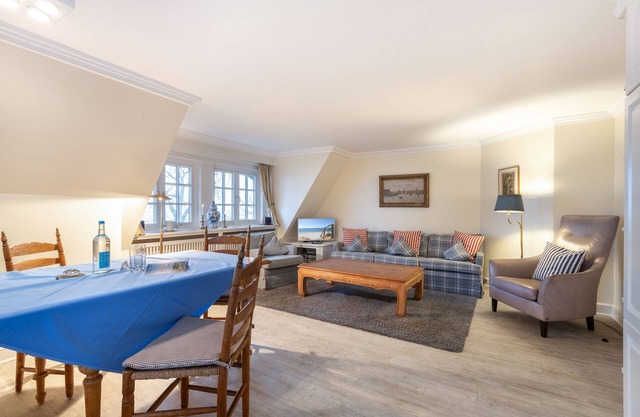 2-raum Appartement im Ober- und Dachgeschoss mit ca. 57 m² Wohnfläche