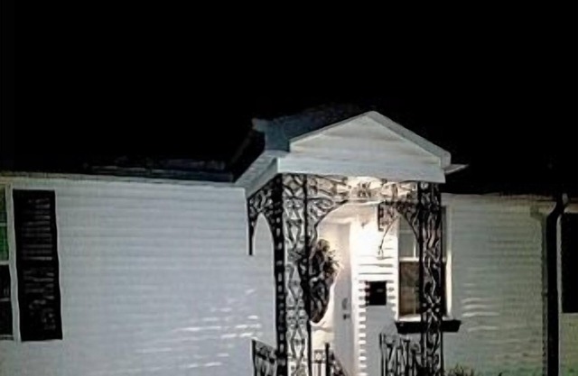 2 riims centrally located in the NOLA Hollygrove Gert Town Area