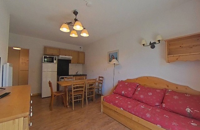 2-room apartment, pool and parking in Orcières Merlette