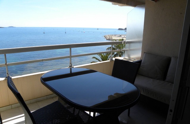 2 Room Apartment 47 m² + Terrace. Sea Front - Panoramic Sea View