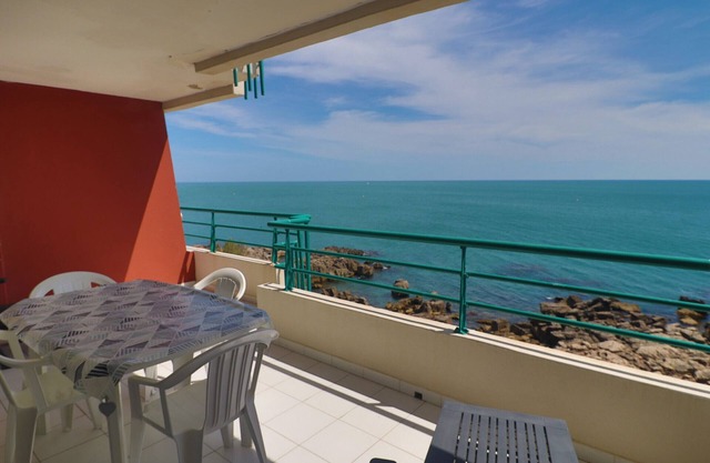 2-room with 16m² terrace and sea view