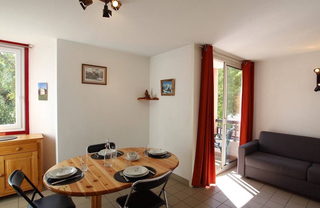 2 rooms, parking, south balcony, near cable car - Briançon