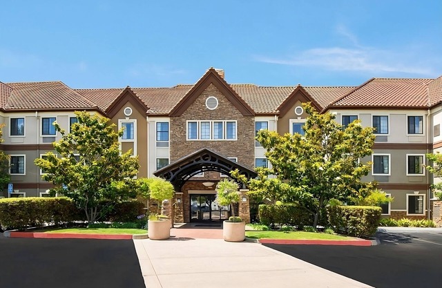 2 Spacious 2BR Suites w/Free Breakfast Buffet, Near Rancho Bernardo Sights