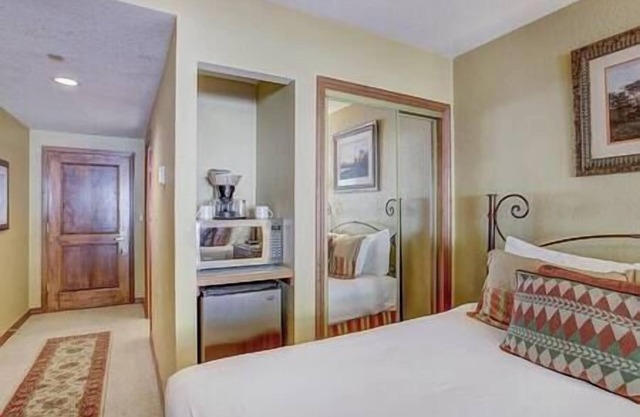 2 St. James Place Resort & Spa, Pool, Hot Tub, Ice Rink, Ski