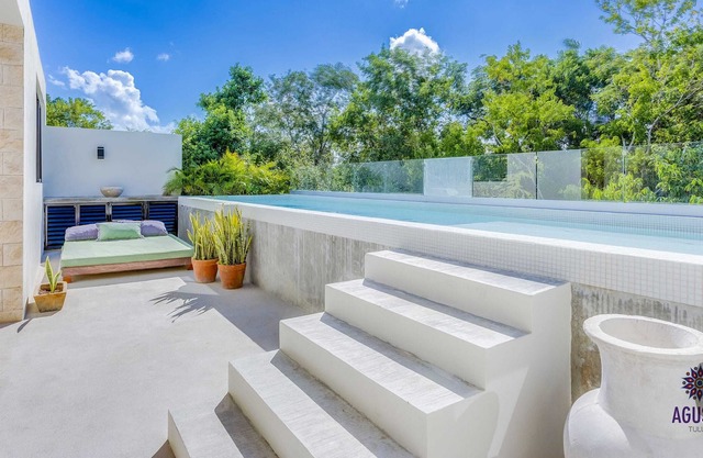 2-story PH, Private Terrace, Rooftop Pool & Lounge