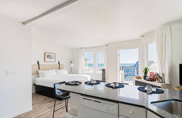 2 Studios at Cayucan Bungalows by AvantStay | Ocean Views + Walk to the Pier