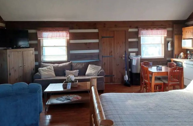 2 The Groundhog Mountain Cabin