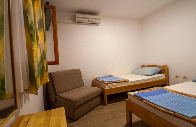 2 Triple Room With Private Parking