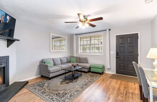 2 Units - Sleeps 16 - Mins. to Downtown/Airport