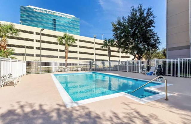 2 Units w/Free Breakfast, Outdoor Pool, Close to Galleria Retail Heaven