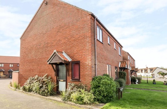 2 Waxham Court