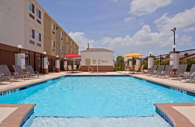 2 Wonderful Units, Kitchen, Near Attractions, Pool