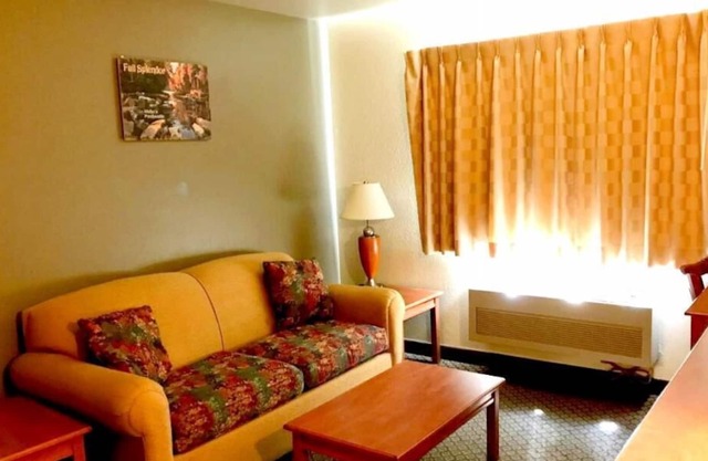 2 x Non-Smoking Queens Accommodations at FairBridge Inn & Suites Kellogg
