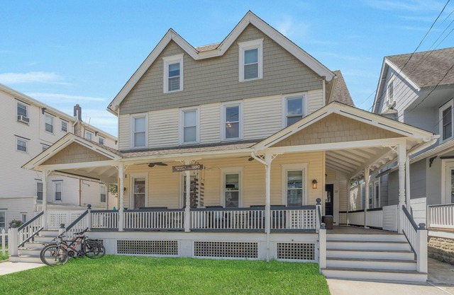20-22 Grover's Ocean, spacious 10 bedroom home w/central AC, 1 block to beach!